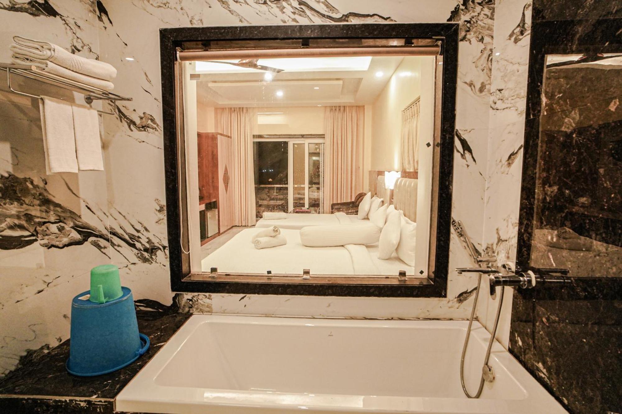 Prasant On Beach Resort !! Lift - Wifi -Restaurant-Parking Facilities-Newly Decorated Room !! Mandarmani Kültér fotó