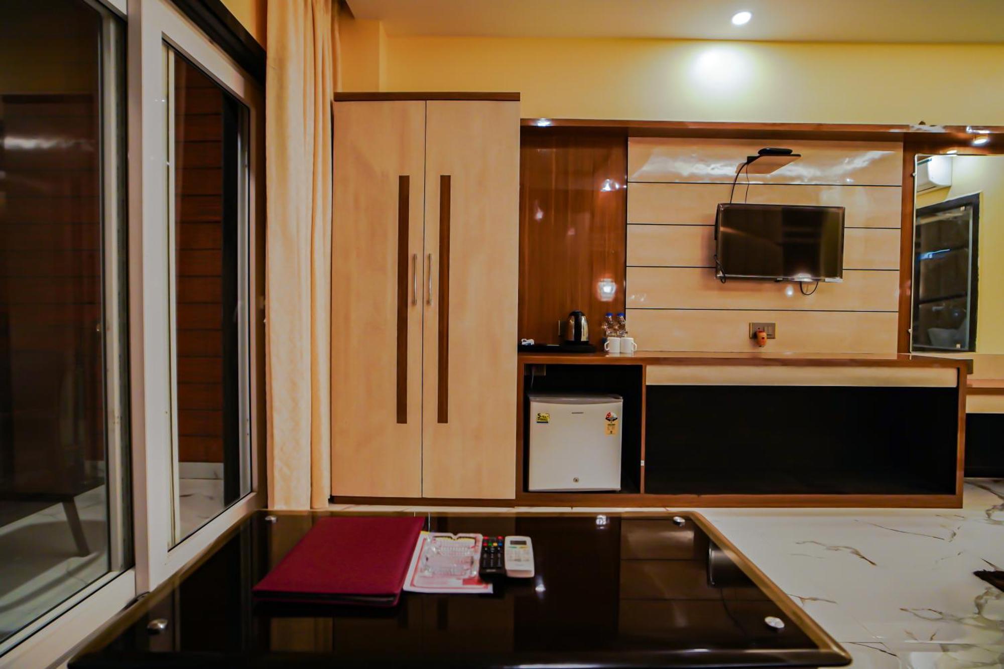 Prasant On Beach Resort !! Lift - Wifi -Restaurant-Parking Facilities-Newly Decorated Room !! Mandarmani Kültér fotó